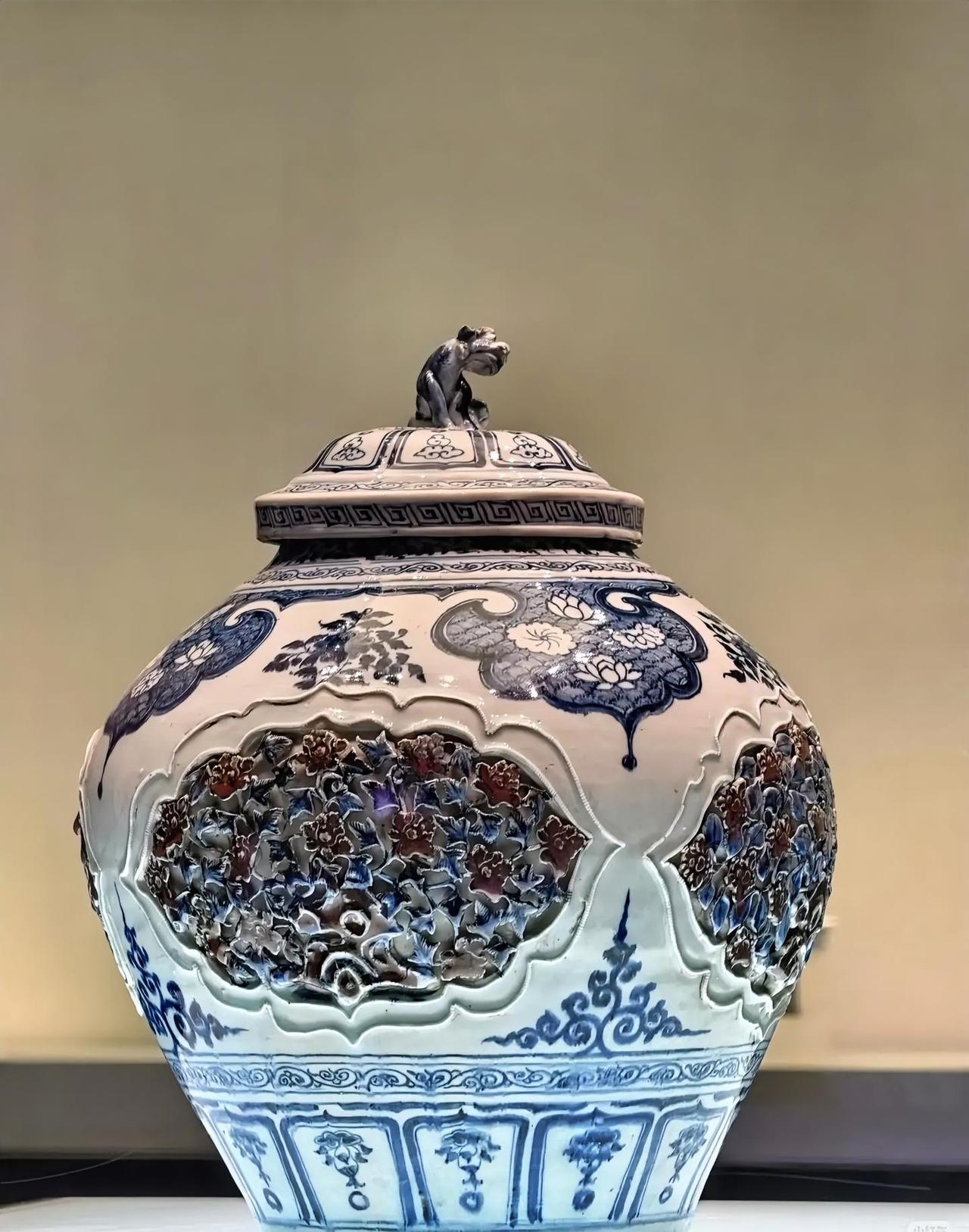 谁懂啊！这老物件我瞅着像个谜
家人们谁懂啊！翻出个老玩意儿，圆鼓鼓的身子，还带个