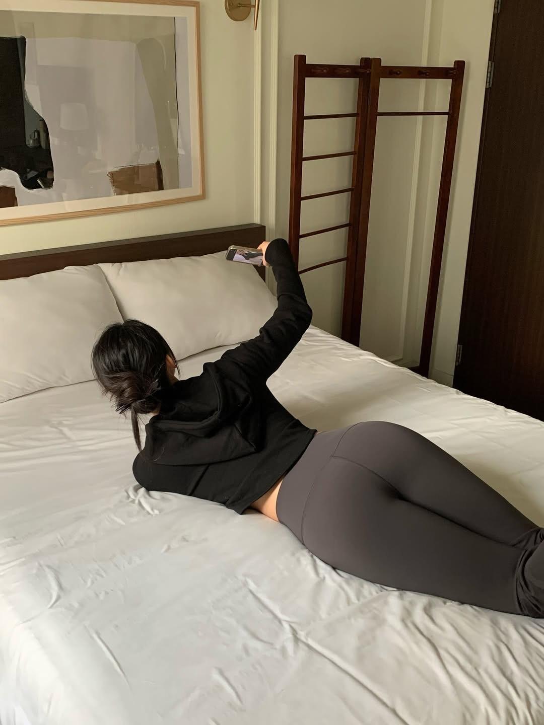 和女朋友一起出去旅游，她只喜欢在酒店躺着，不爱出门怎么办？和对象去旅游