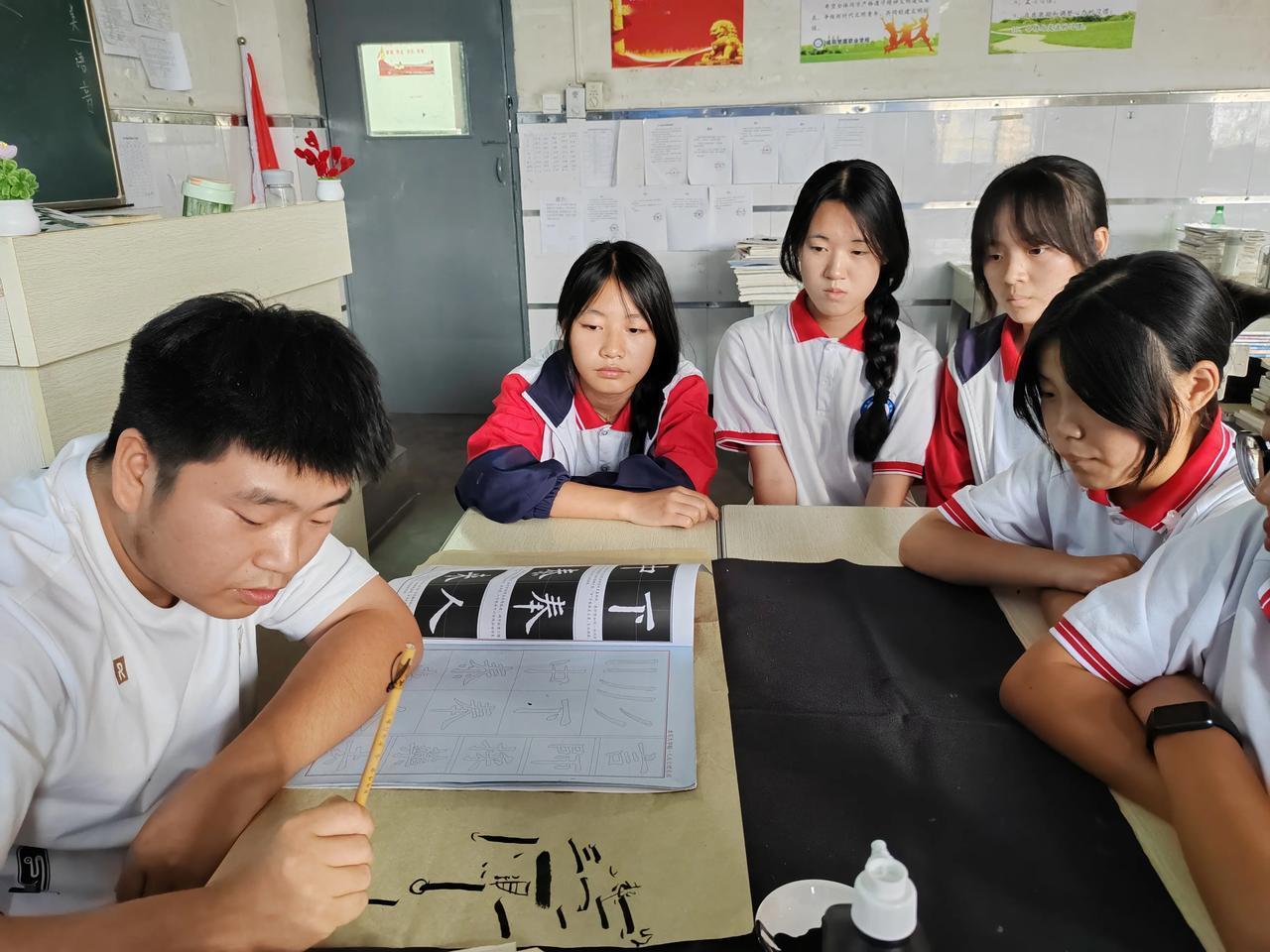 咸阳梦圆职业学校
书法社团