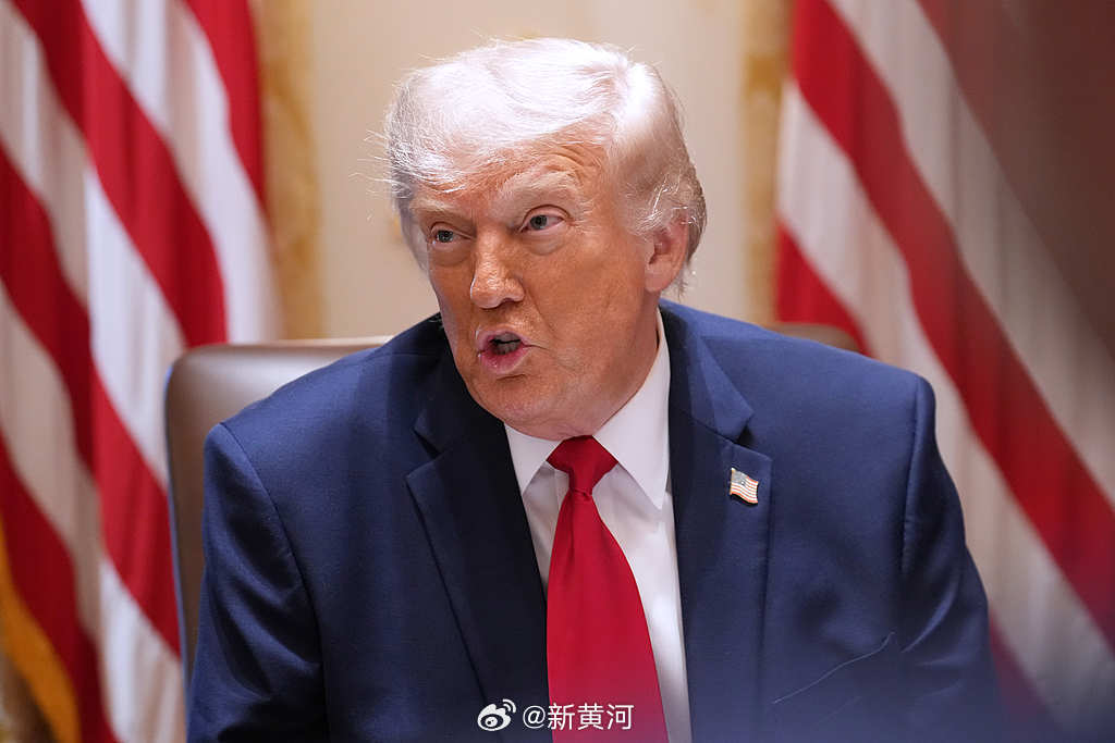 【#特朗普警告阿曼不守规矩就炸飞# 】美国总统特朗普27日在白宫举行的内阁会议上