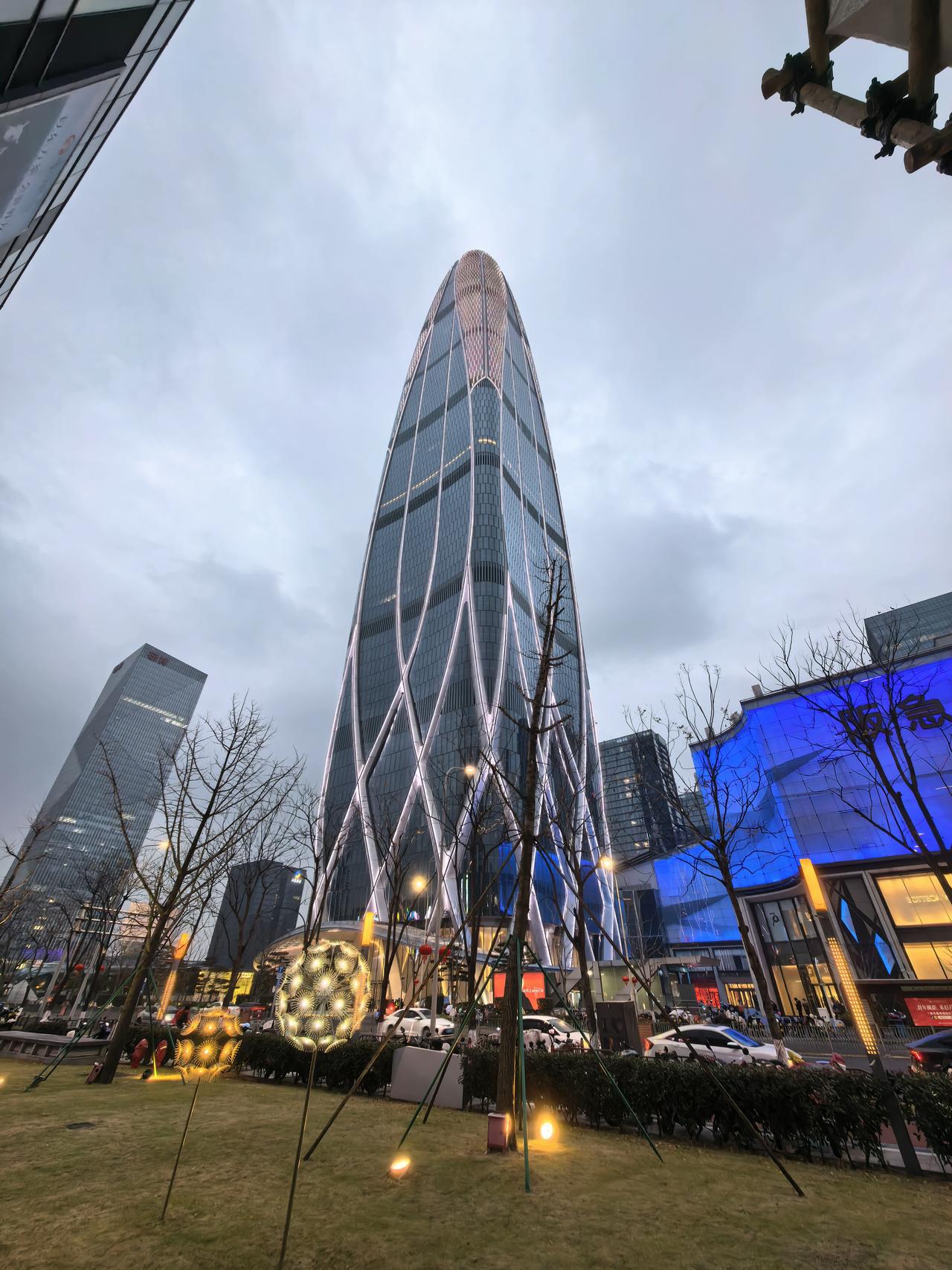 确实有点高啊，只有超广角才装得下咯！
玉米楼 宁波