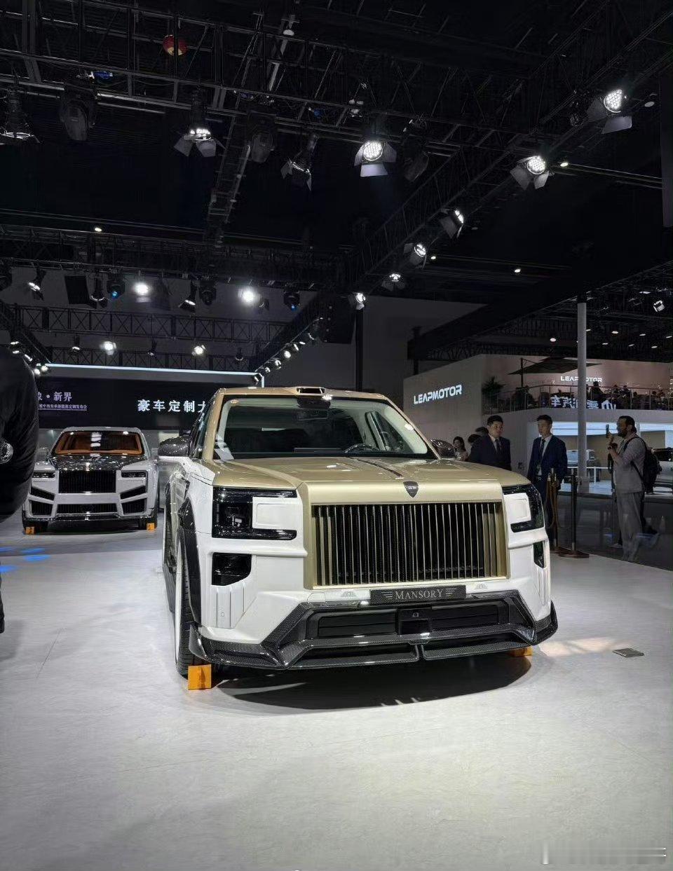 【极氪回应迈莎锐改装9X卖270万】北京车展最贵国产车售价超270万这事儿太有意