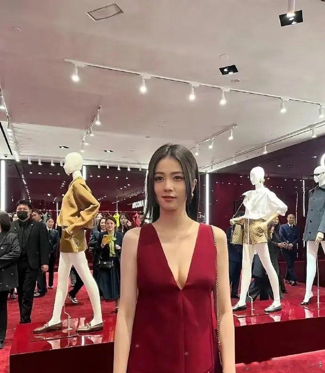 白鹿gucci最后一次线下活动丑出圈后结束合作，不仅如此，品牌紧接着一两个月内宣