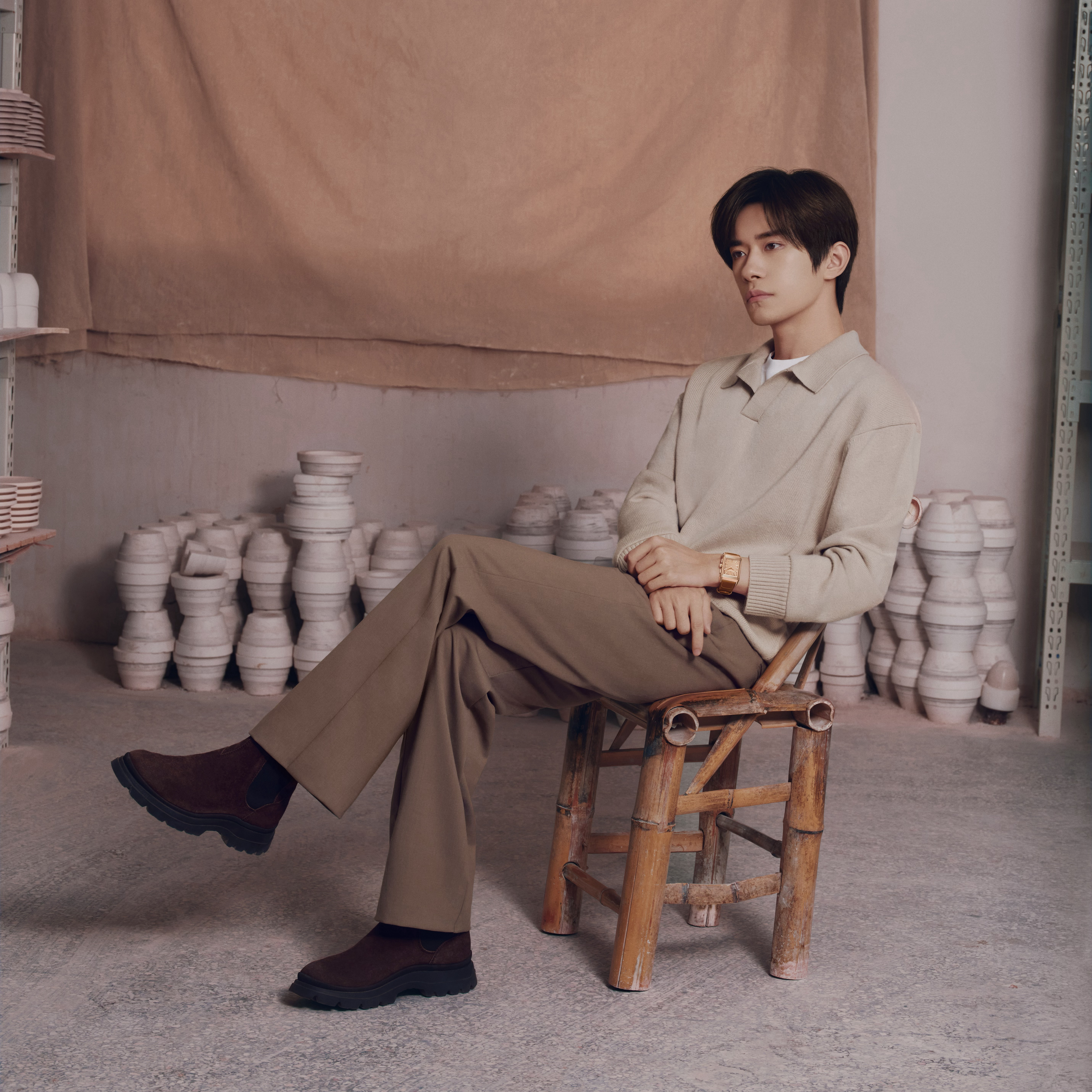 易烊千玺亮相积家新春影像，演绎 REVERSO TRIBUTE CHRONOGR