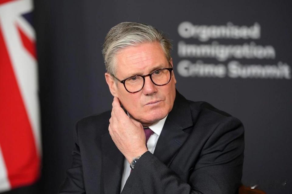 深夜刷到英国制裁11家中企这事儿，属实给我整乐了——这哪是制裁啊，分明是脱欧后没