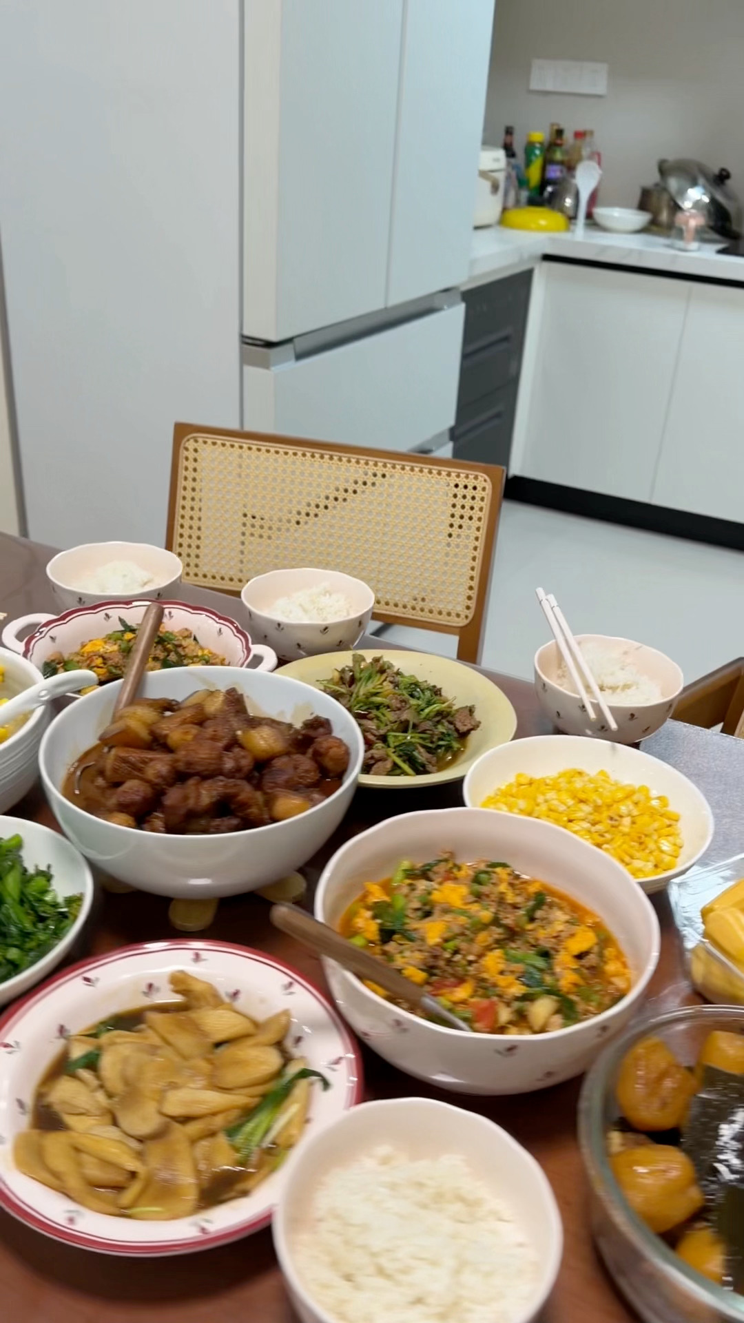 最近这个做饭欲啊 今天又请邻居姐姐过来吃饭 吃好又大扫除 现在终于躺下