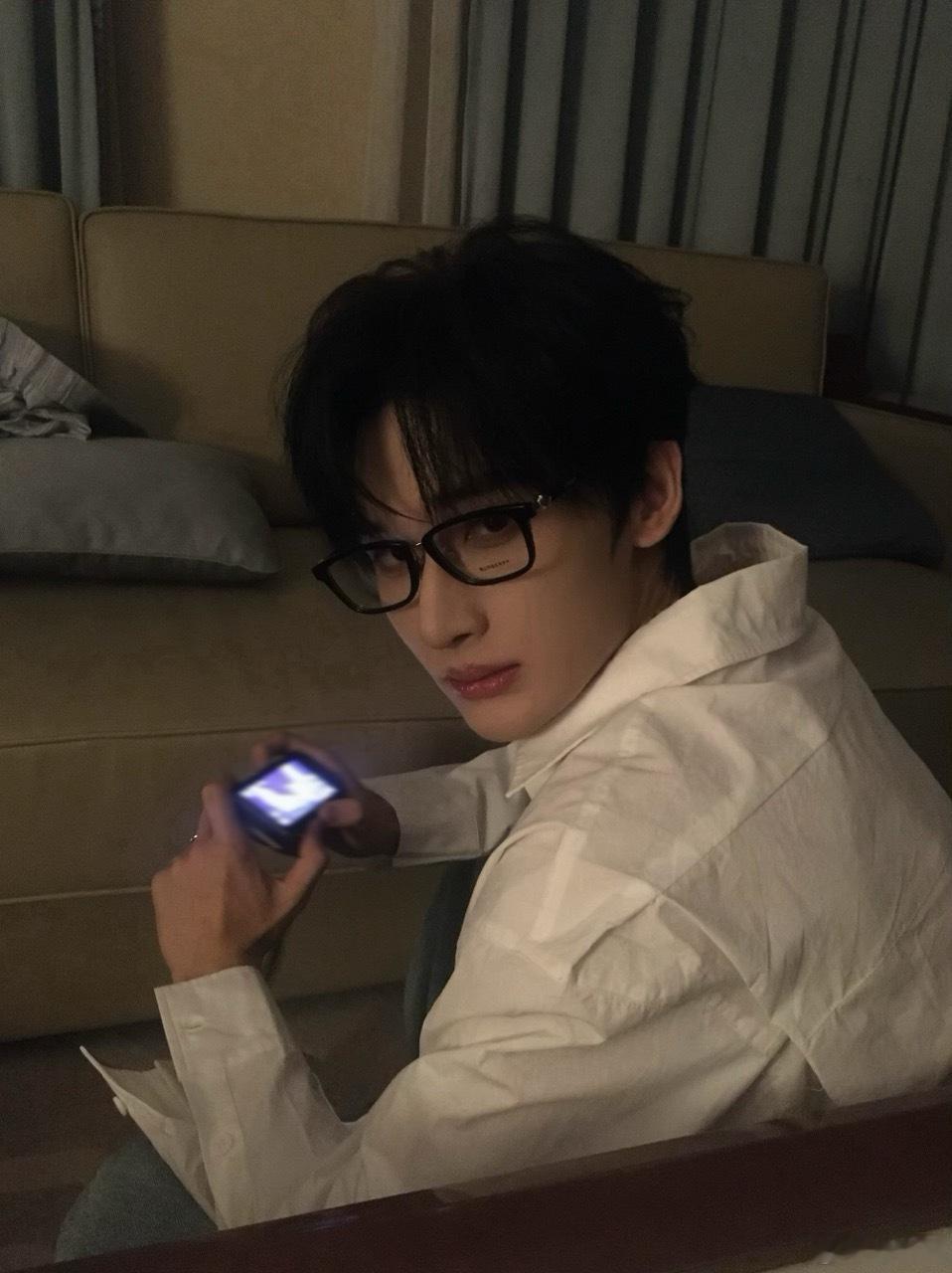 余宇涵舞姿曼妙一分钱奶茶更想要 千问免单 今天的快乐是余宇涵和1分钱外卖给的！跟