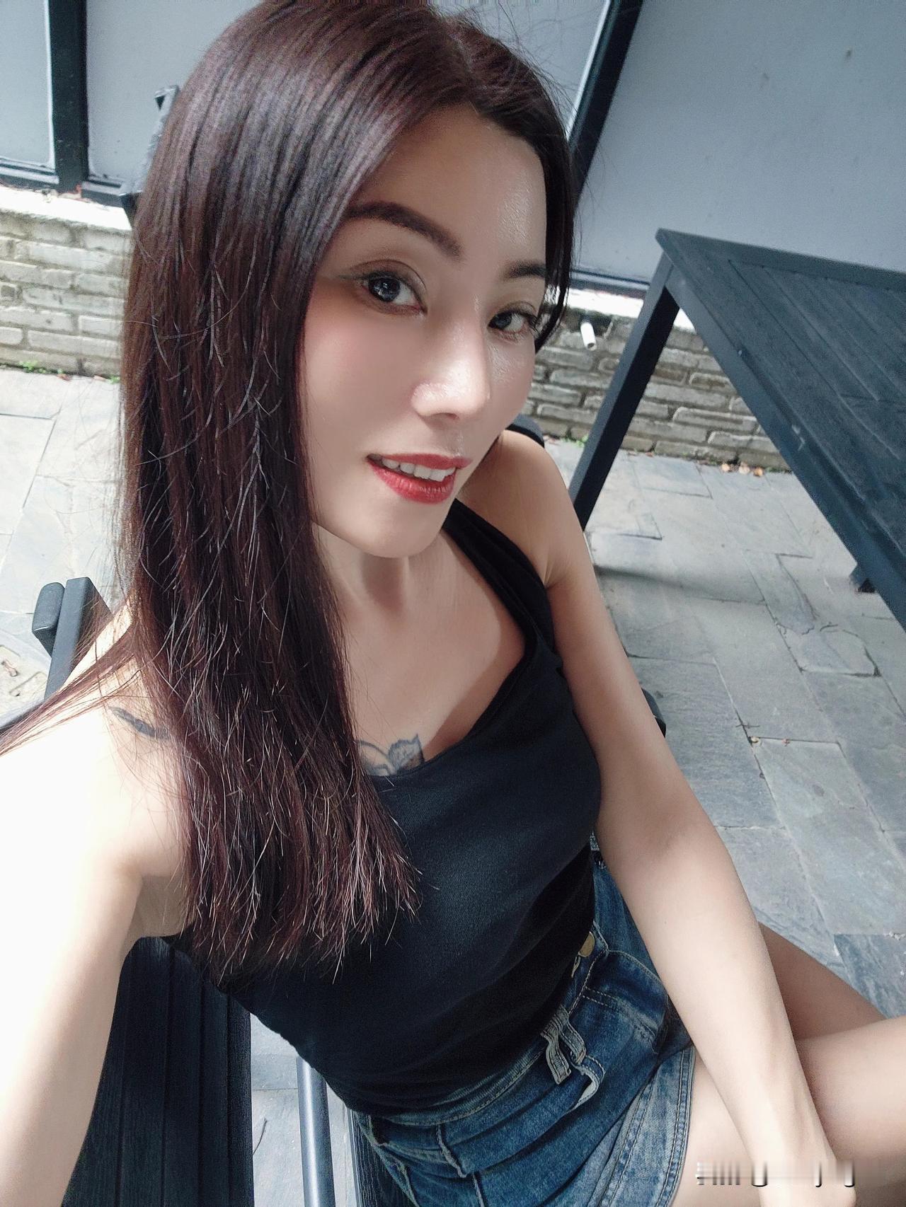 .我的世界很小，但都是我喜欢的样子，这就够了。可甜可酷可温柔 随意拍记录自己 爱