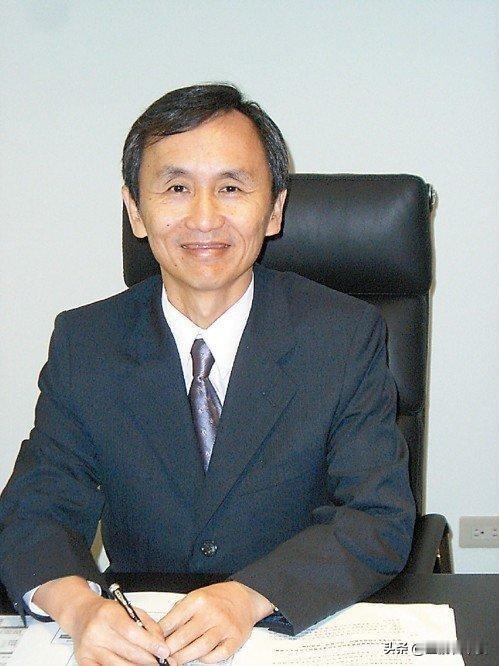 台湾美丽岛电子报董事长吴子嘉硬怼郑丽文，你口口声声说两岸要和平，你有种就取消访美