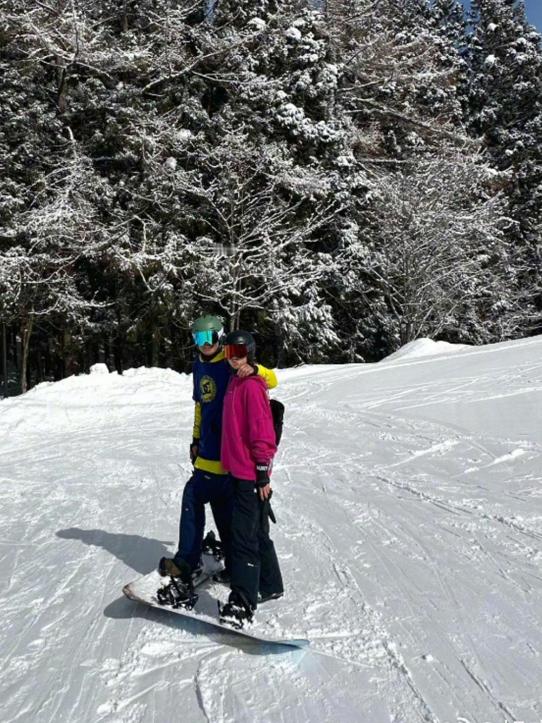 胡定欣晒出和男友滑雪照，可惜完全看不到男方脸[允悲] 