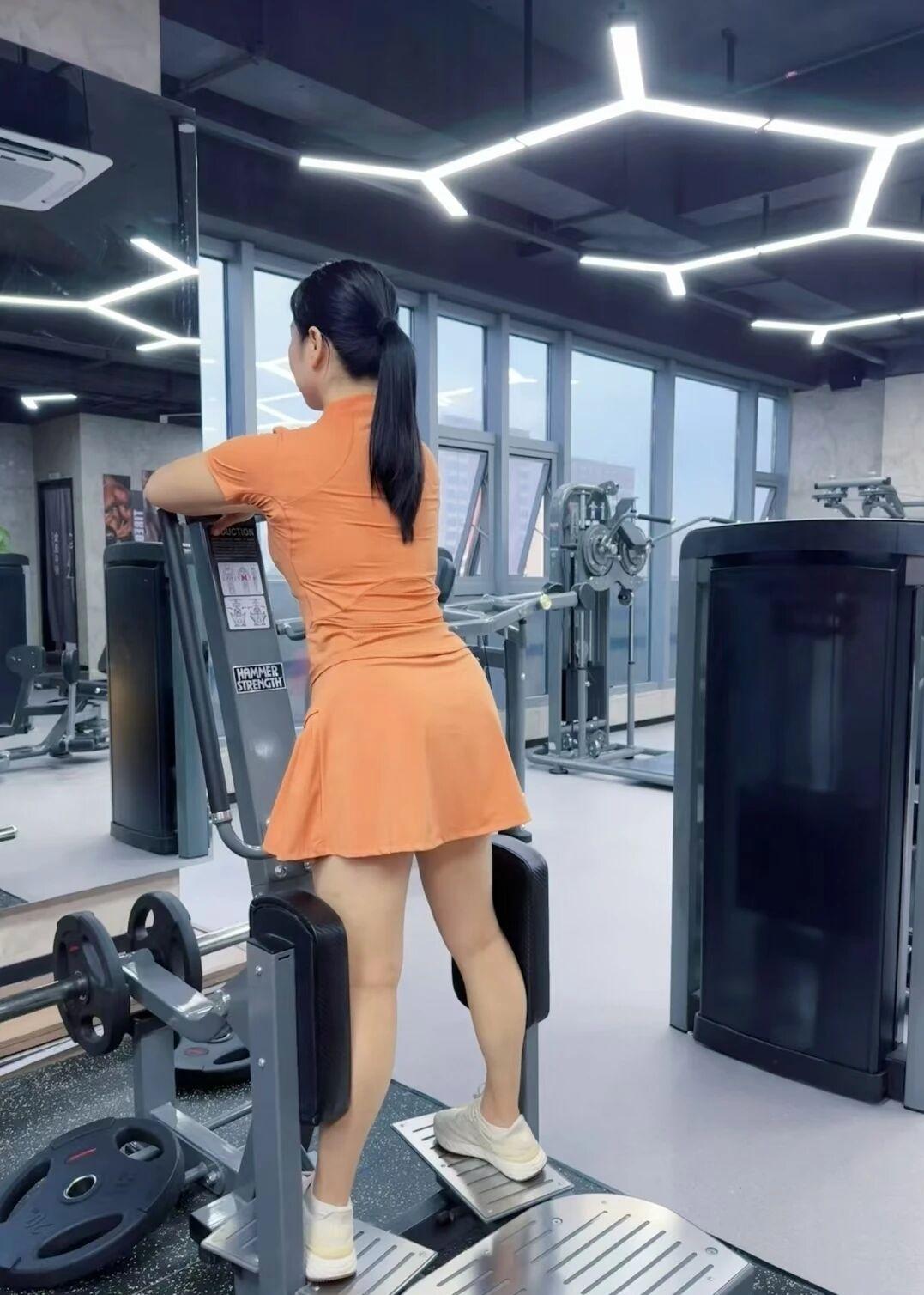 健身傲人女士。
