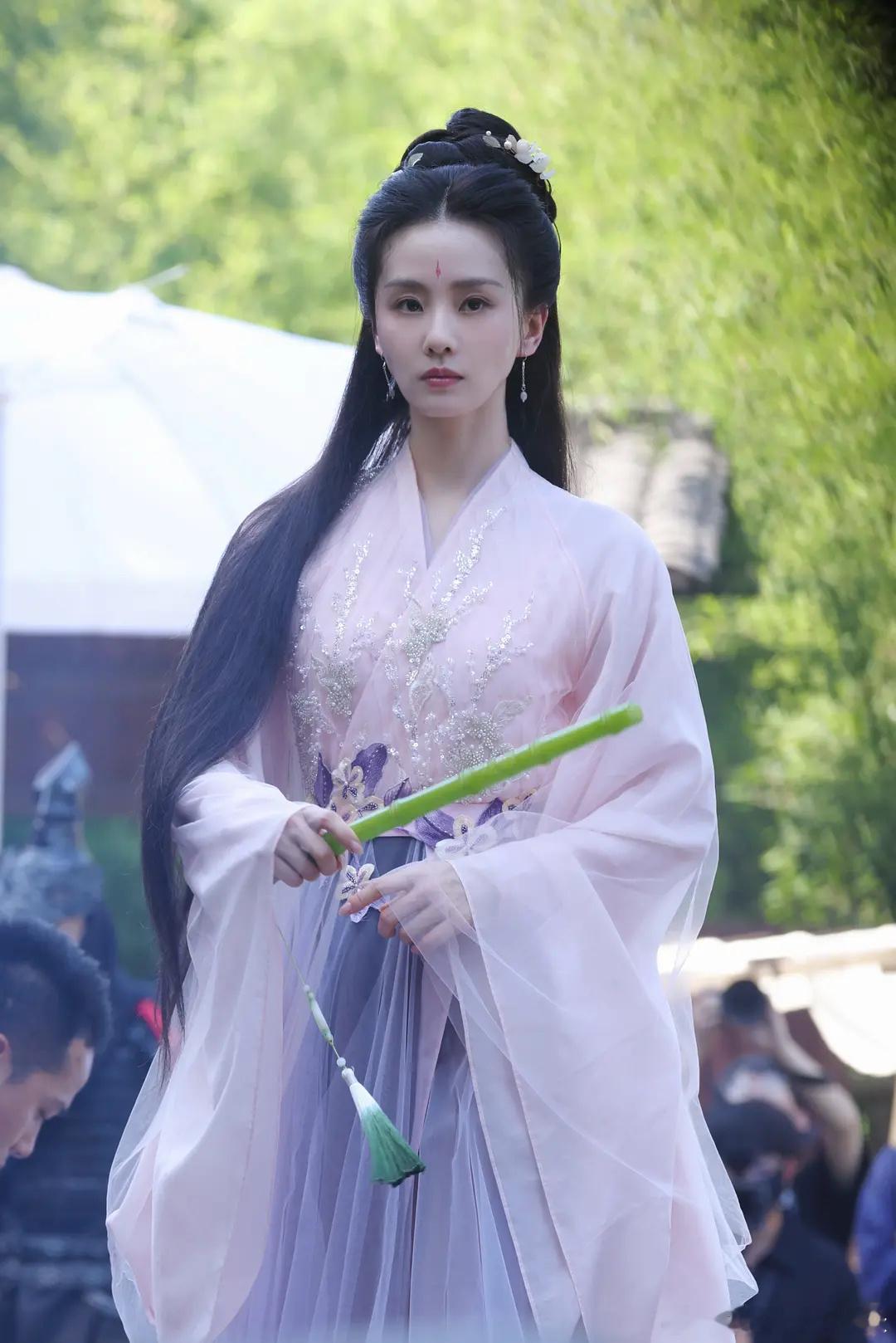 刘诗诗这组东方淮竹生图，看着自然又很仙啊，小，正正好好，很漂亮 ​​​