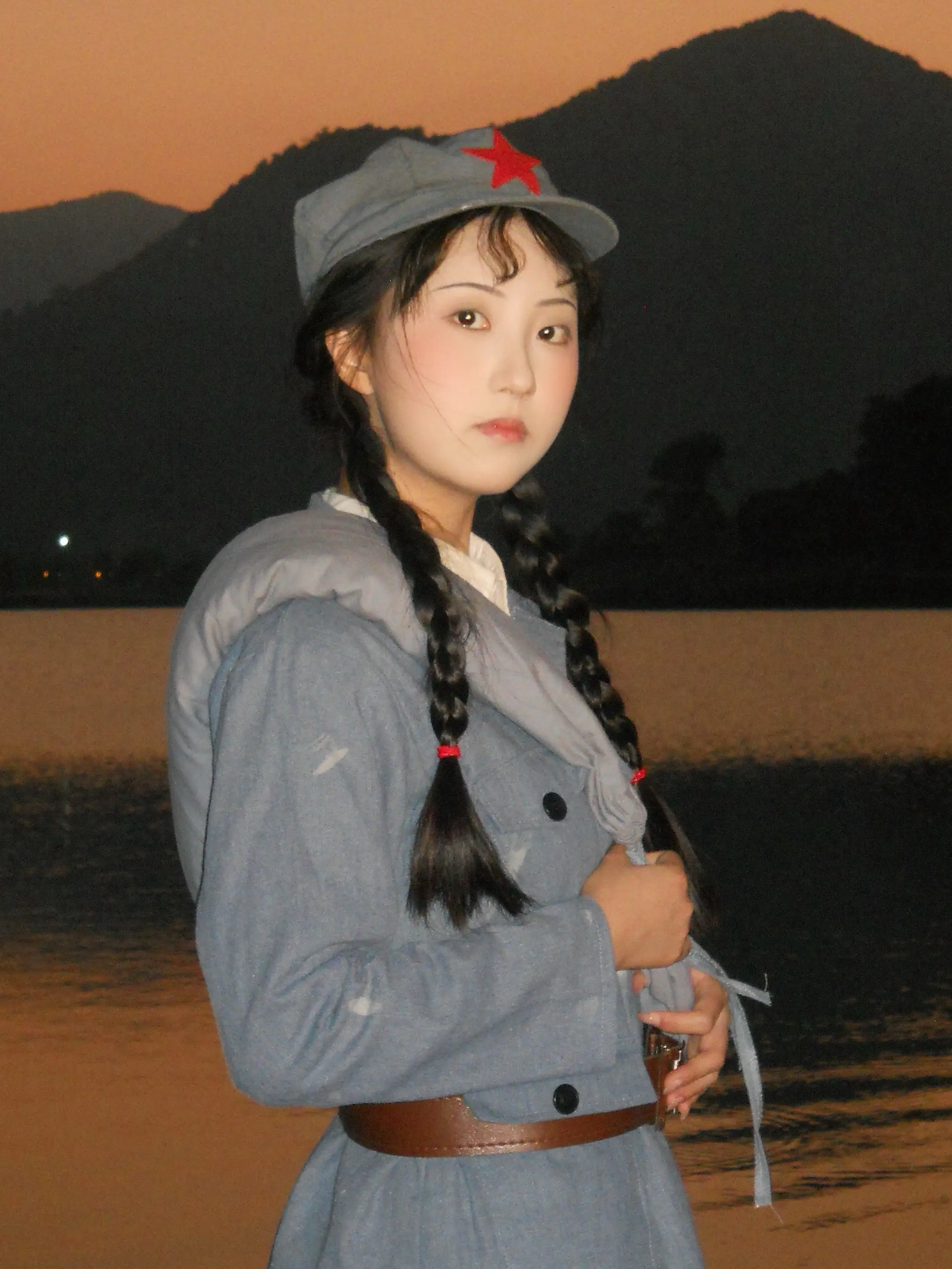 那年代的人物都气血十足。我仿的不同年代的人物角色