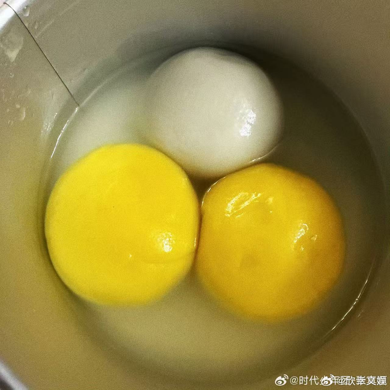 张真源今日加餐一个蛋清两个蛋黄张真源元宵节营业张真源元宵节营业，今日加餐：一个蛋