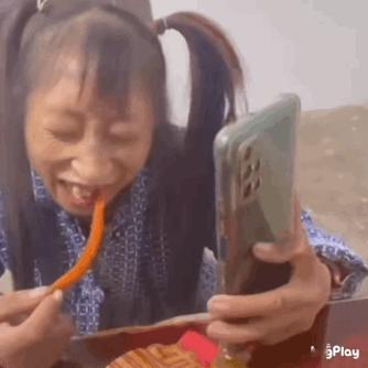 我：我今晚真的要早睡了明天要早起然后凌晨三点的我： 