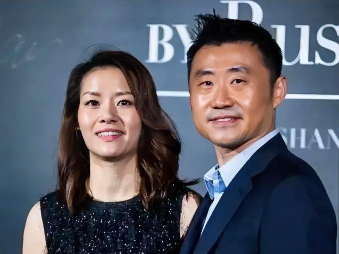 原来中国体坛明星们娶老婆也是有规律的：
乒乓球国手大多娶了艺人，
篮球国手大多娶