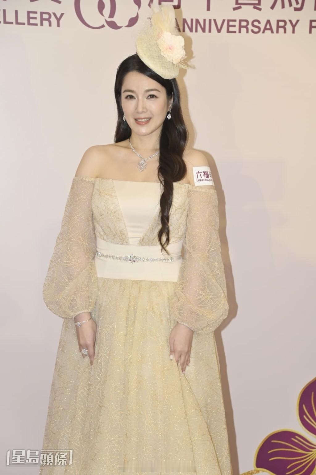苟芸慧自嘲半裸演出没人关注 好奇璀璨之城大尺度镜头 想追剧苟芸慧今天（25日）盛