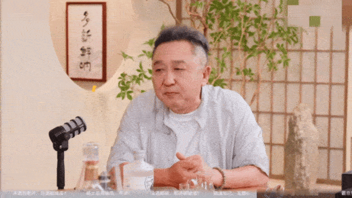 于谦回应网友说其做菜难吃 一边是有趣的做菜日常视频，一边是网友花式调侃，于谦顺势