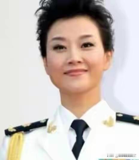 一念走错葬送青春，七年牢狱终获救赎，宋祖英监狱门口接回迷途保姆
 
2003年的
