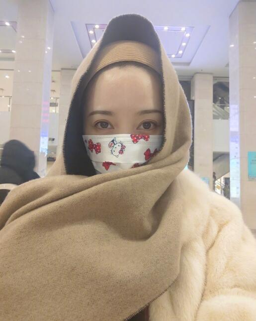 金莎脑门这么大的吗？
