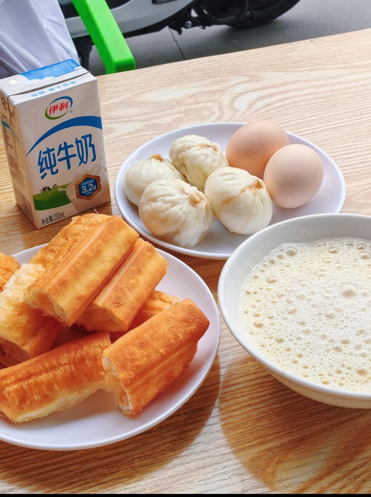 你们那里油条方言叫什么我们的方言叫油果子，我喜欢吃炸得老一点，酥酥脆脆的可好吃了