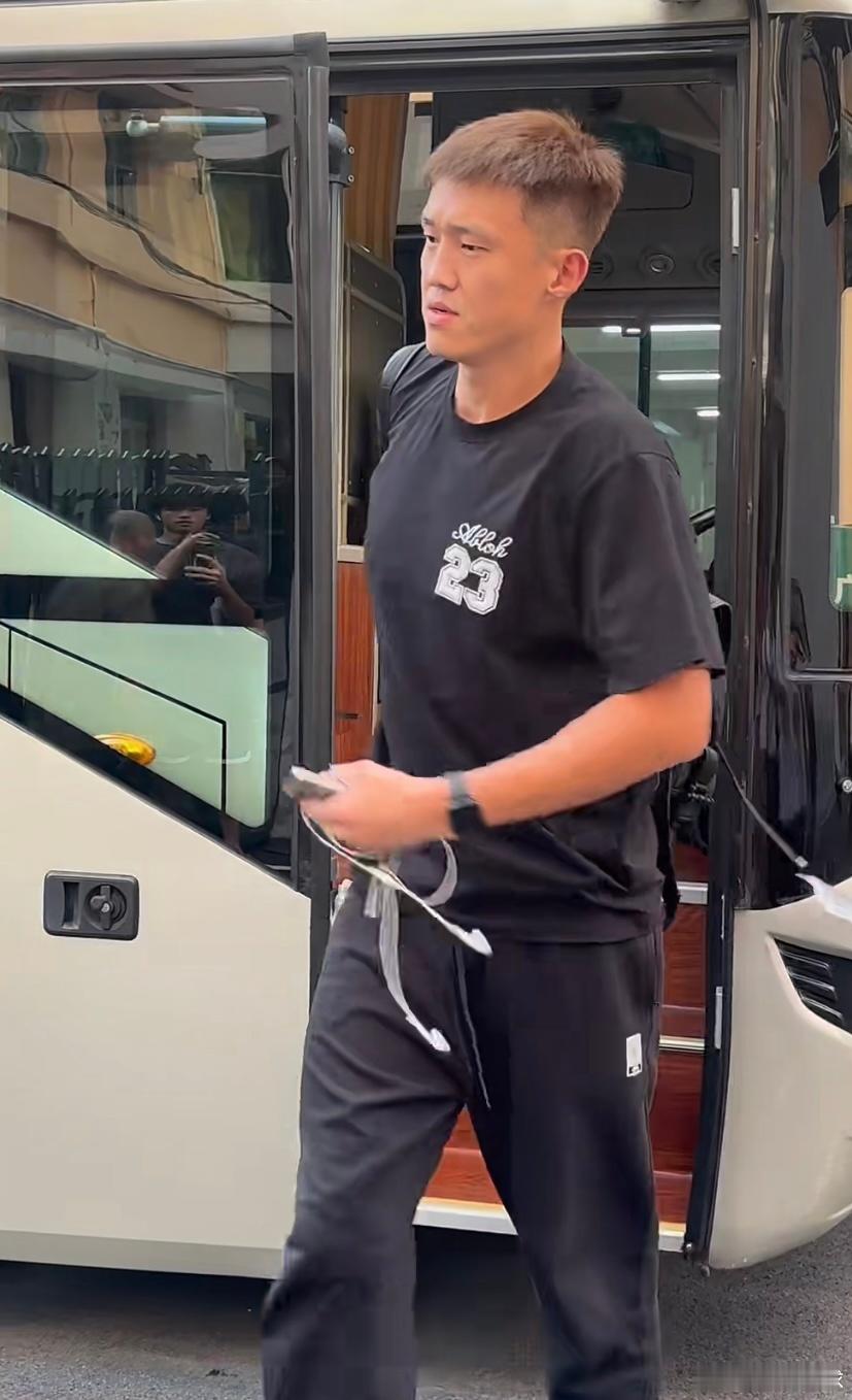 广东全运男篮顺利返回俱乐部，下一次热身赛是10号的江门新会站 ​​​