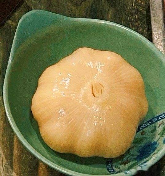 一头糖蒜2块，大个买生蒜都不止这个价这个说明啥 