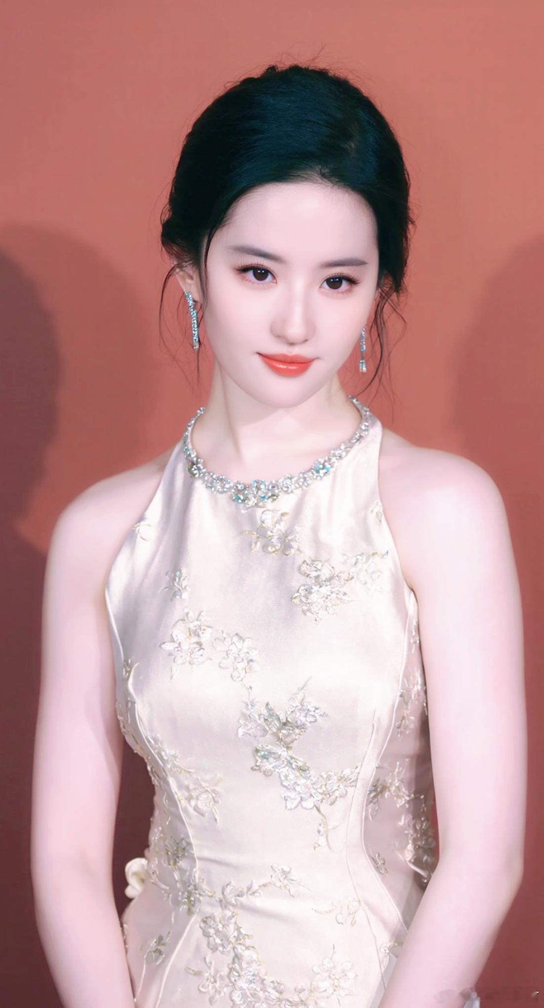 刘亦菲礼服👗刘亦菲 ​​​