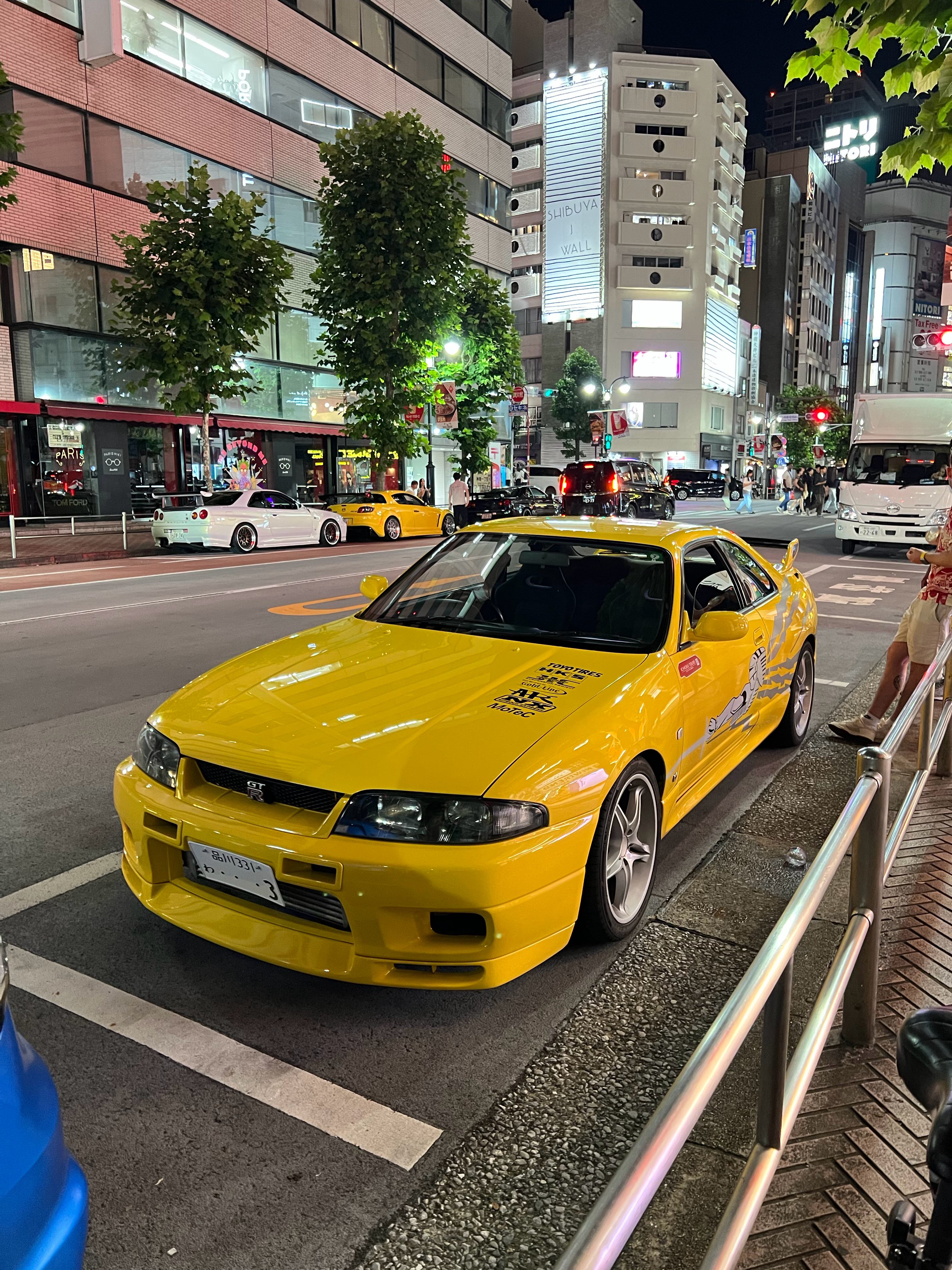 跟涉谷住的好处就是不用去大黑PA了楼下各种车聚，场面异常和谐 ​​​