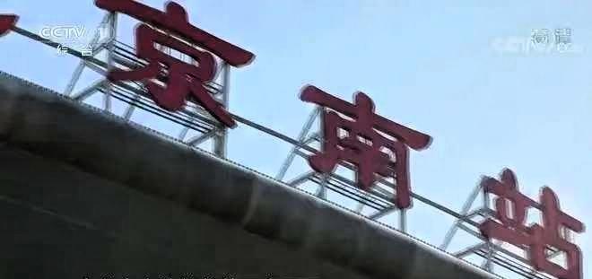 河北姐弟在火车站静静等候上厕所的父亲，谁料，父亲一直没出现，27年后姐姐含恨寻找
