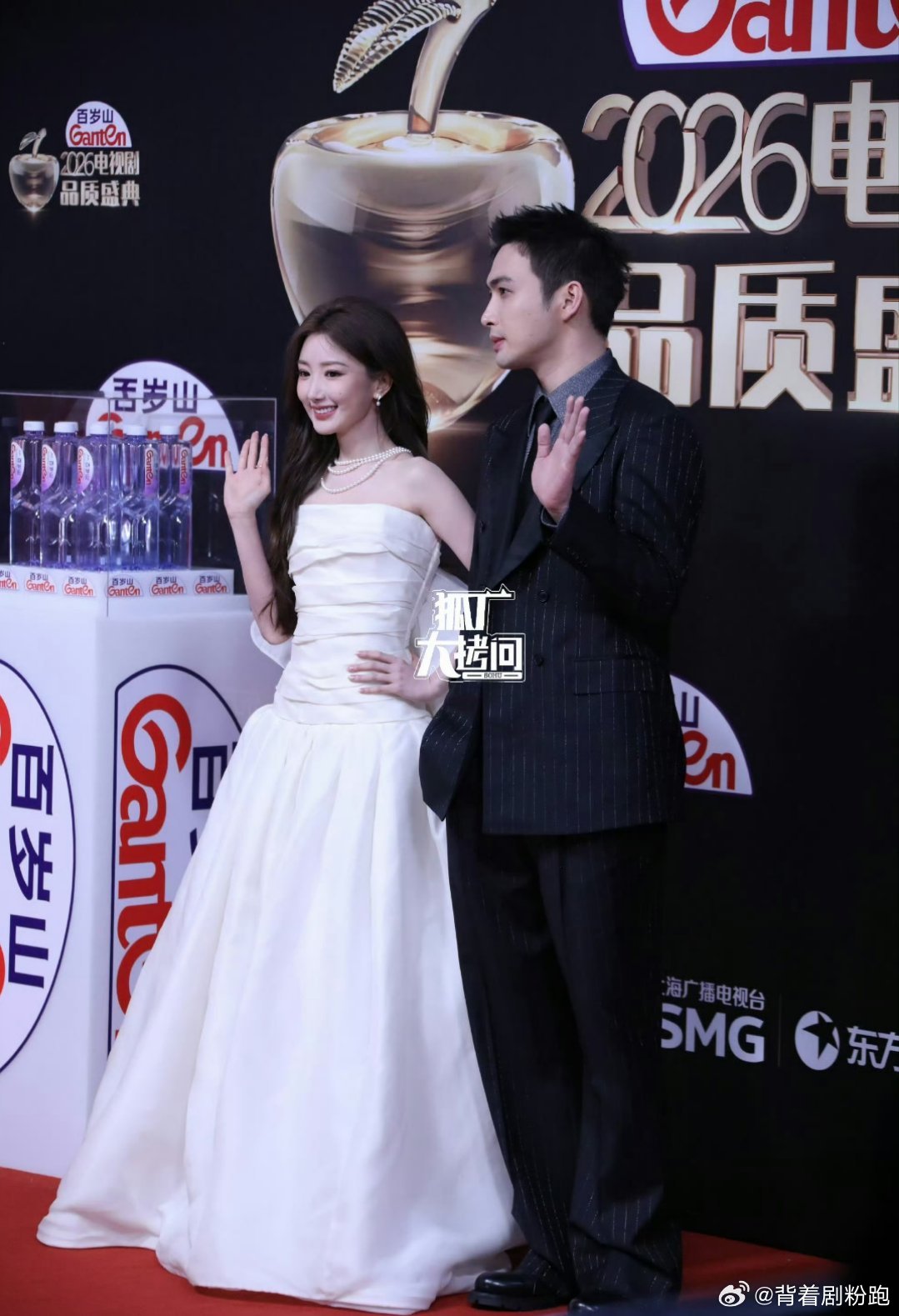 电视剧品质盛典红毯生图🈶，感觉这次大家的造型大都黑白系哎，状态都好好～毛晓彤、