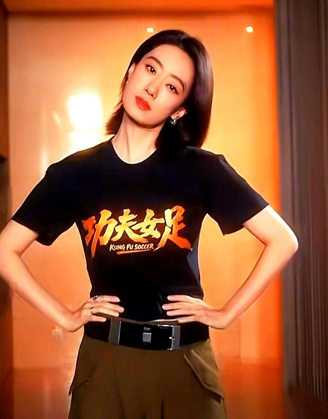 首日票房破两亿！张小斐这一步，走得真险，也真对。

多少人等着看她笑话，说她离开