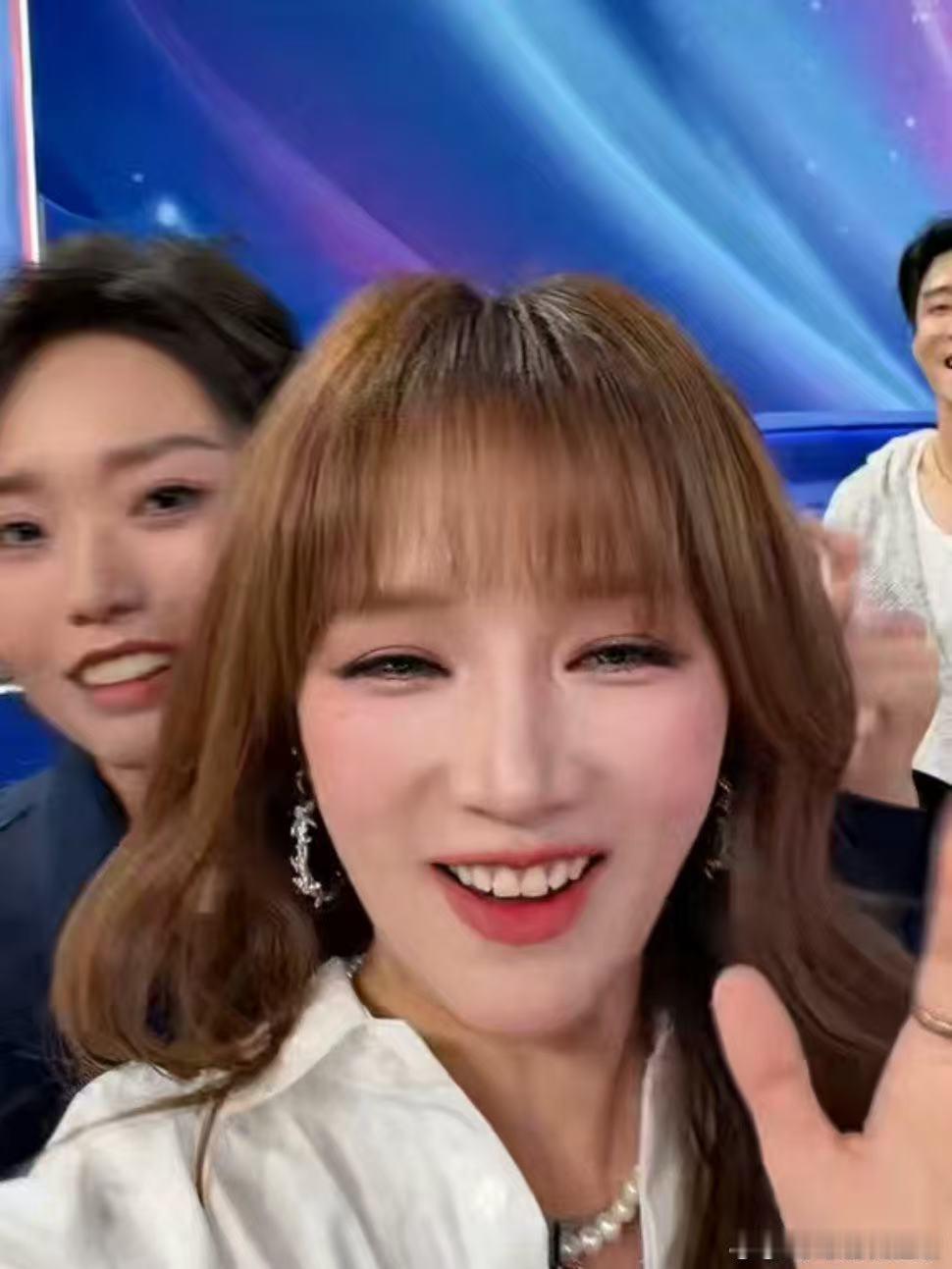 你好星期六心愿便利贴终极舞台 乘风好六街心愿舞台投票终极舞台氛围感拉满！好六街三