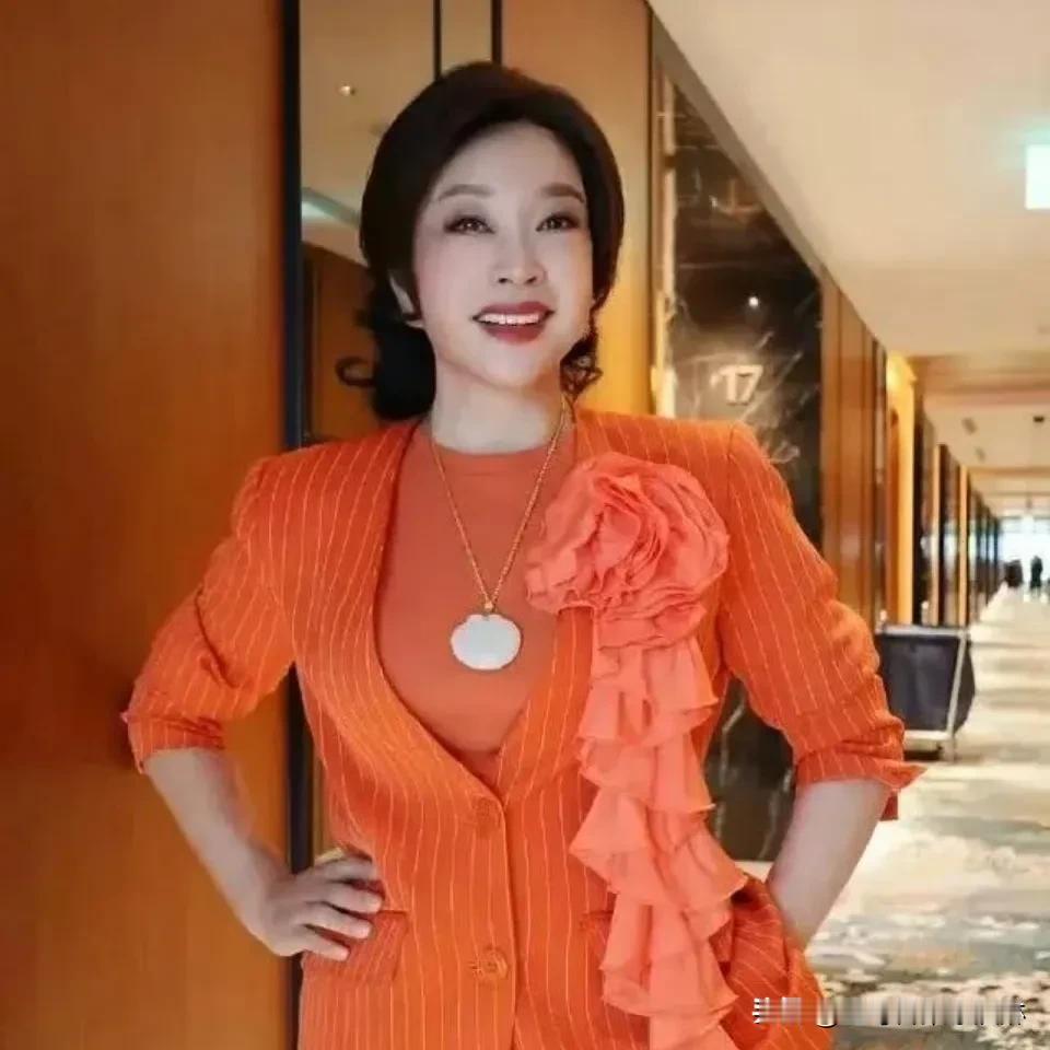 这个前男友就是之前爆料刘晓庆出轨，和他恋爱期间还同时谈了好几个人的那位。
感觉他