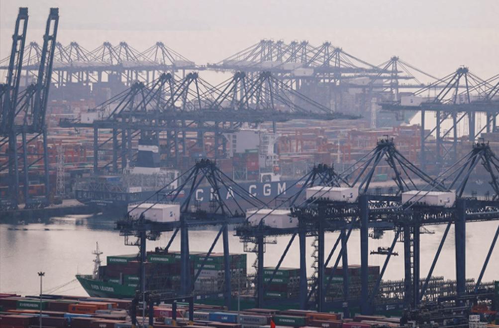 历史首次！中国外贸顺差突破1万亿，绕开美国也能在世界市场扛大旗！

特朗普关税一