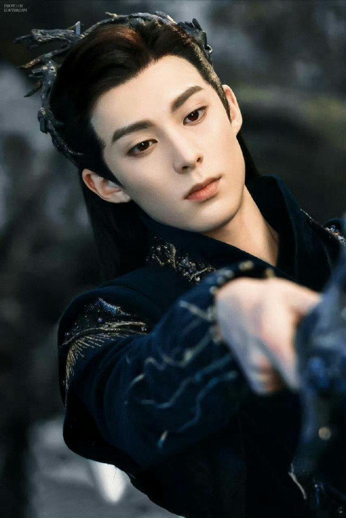 #苍兰诀两周年爱有回应#一下子又梦回到两年前追剧的日子，当时和大家一起快乐追剧，