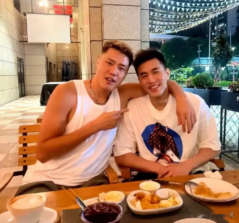 他真的很可惜！
因为一个蛋糕，就把自己的生涯报销了！
本来他有希望，成为辽宁男篮