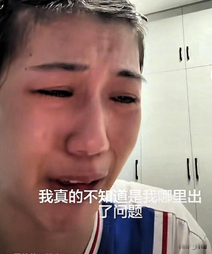 年轻真好啊，被异性朋友删了，能哭的稀里哗啦。
一个女生给在一起玩了好几年的异性朋