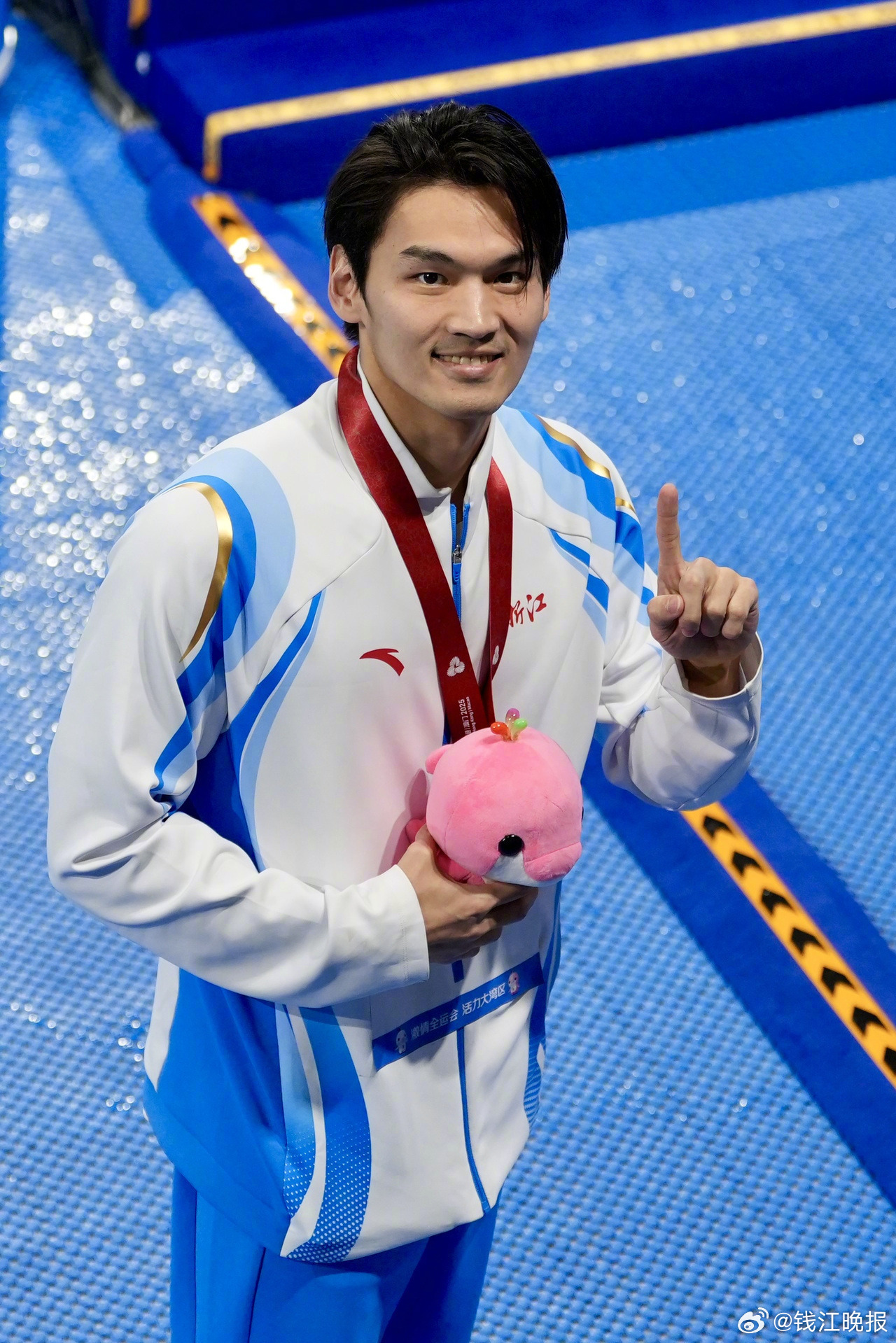 【孤“泳”者徐嘉余：独守仰泳“无人区”，铸就全运“双四连冠”传奇】 四年一度的全