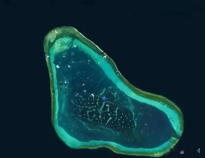 #新华社发布独家黄岩岛高清大图#看这个地形，是一个我们再帮大自然一把，加速填个岛