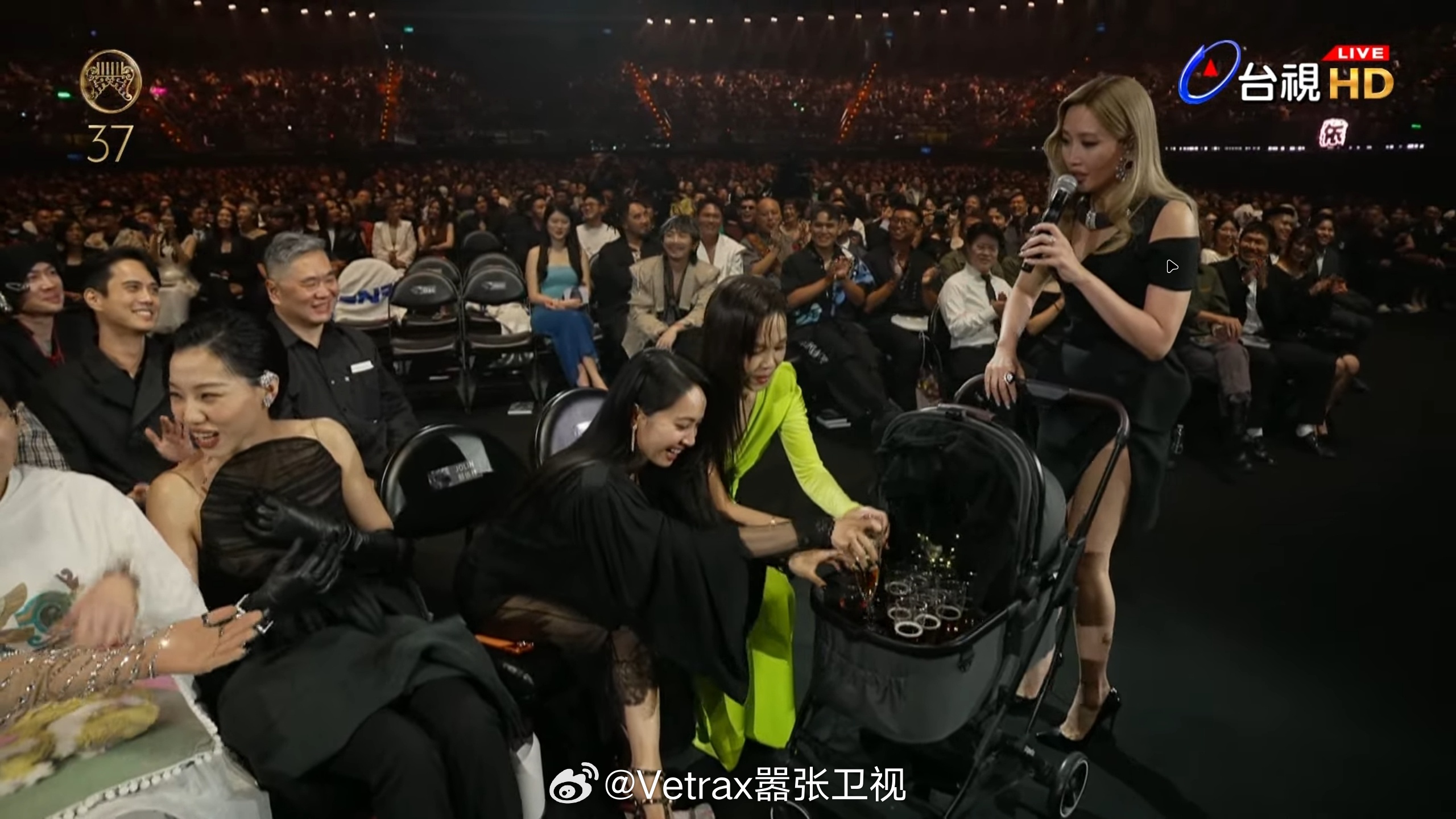 笑死，A-Lin 现场请所有入围的最佳歌手一起喝酒……然后还是先找妹夫张震岳哈拉