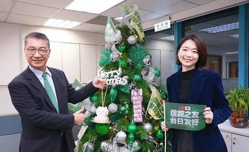 民进党果然是媚性十足，过个圣诞也要跪舔小日子，令人作呕。
今年圣诞节民进党党部布
