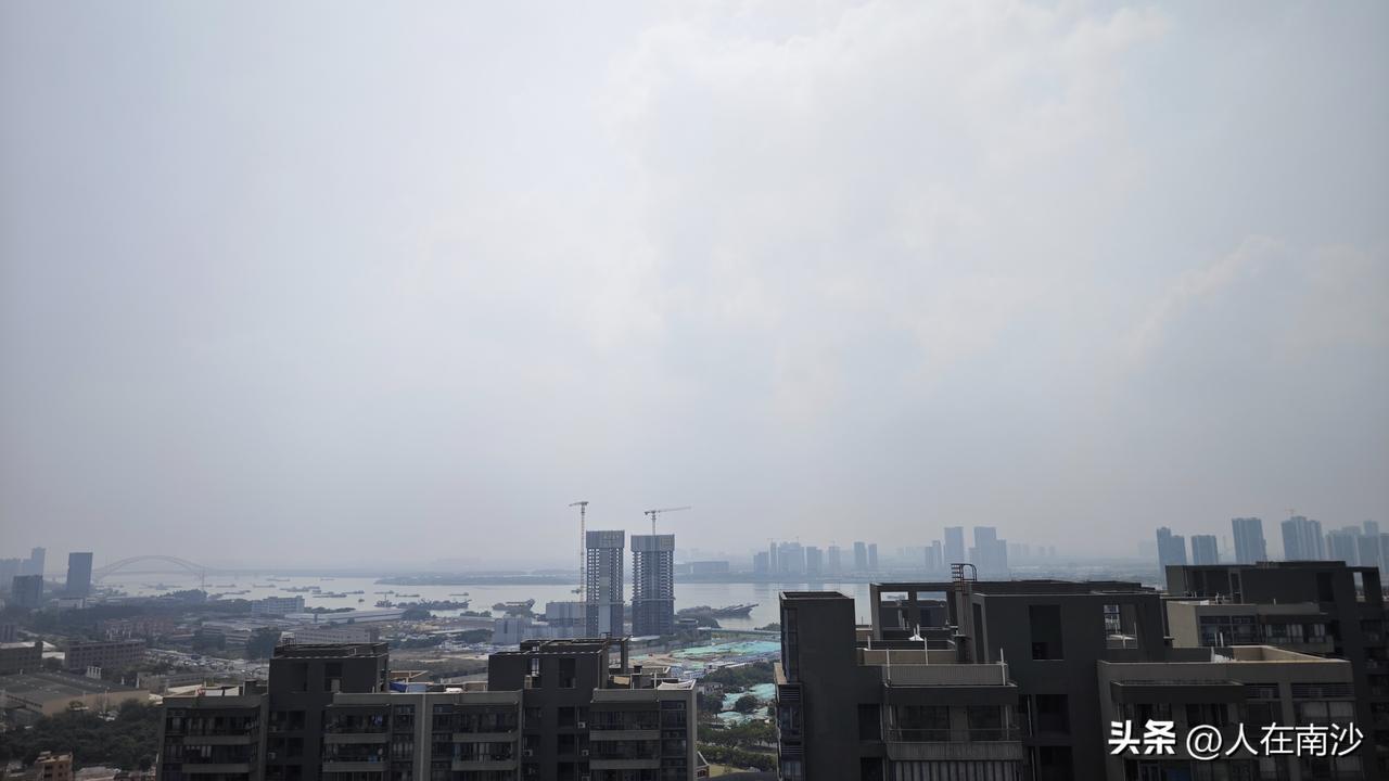 孤独的南沙壹号，慧谷西区桥头堡。
有趣的是，在请来新闻女王站台之后，又继续低调了