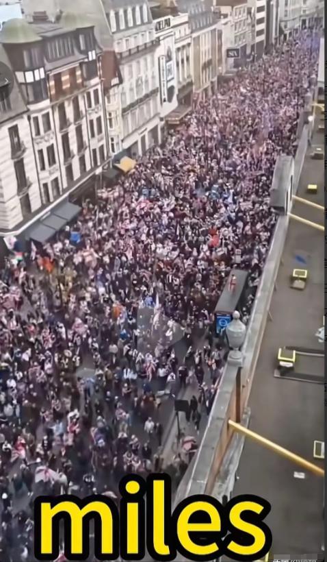 英国开始大游行了，导火索就是那个18岁白人大学生被印度裔锡克族人给5刀捅死，还被