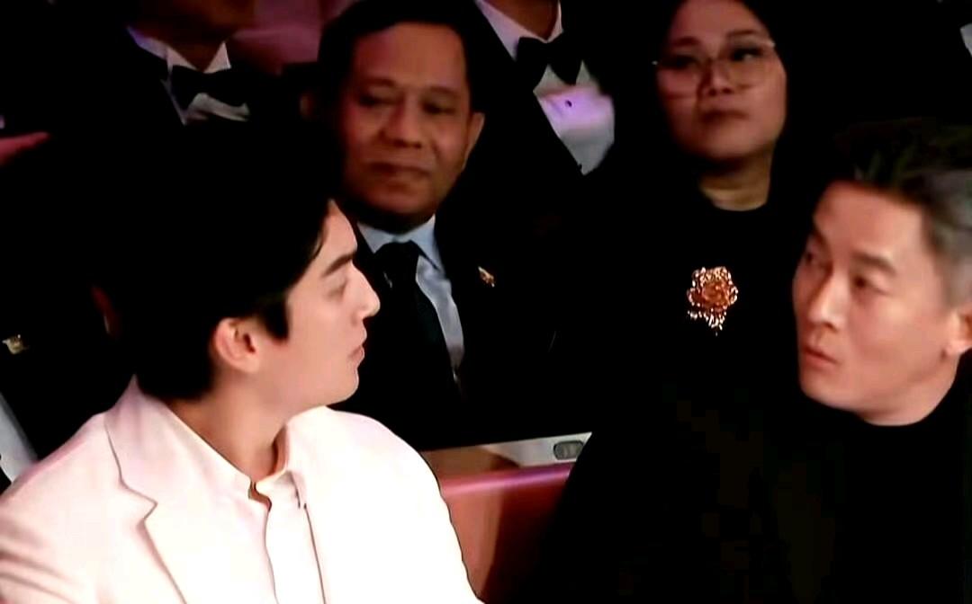 要被杨志刚、杨旭文笑死[笑哭][笑哭][笑哭]毫无准备的意外获奖，一脸懵逼的二人