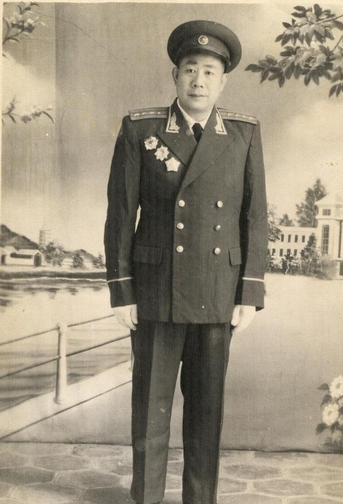 1950年，杨家华率领94师抵达鸭绿江准备赴朝作战时，却发现其他部队都是全副武装