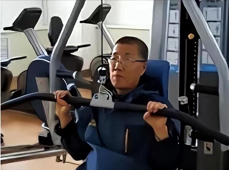 2000年，哈尔滨一个26岁小伙意外离世，他的心脏移植给了57岁的杨孟勇，没想到