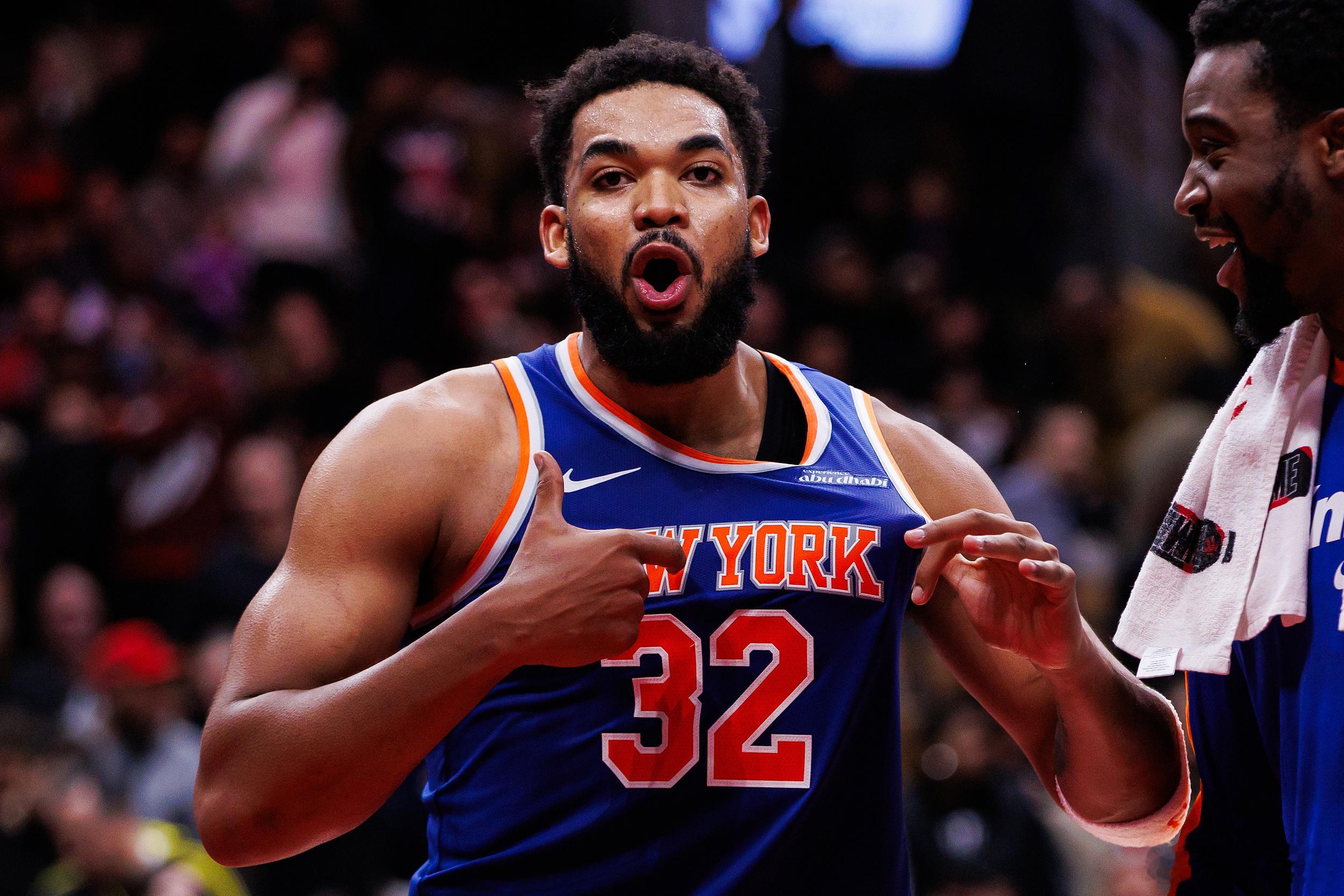 Shams曝尼克斯搁置全部球员续约谈判今日，名记Shams带来消息，NBA卫冕冠