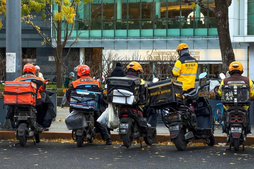 CNN报道了市场监管总局查处PDD、美团等平台“幽灵蛋糕”事件，把这起群体性食安