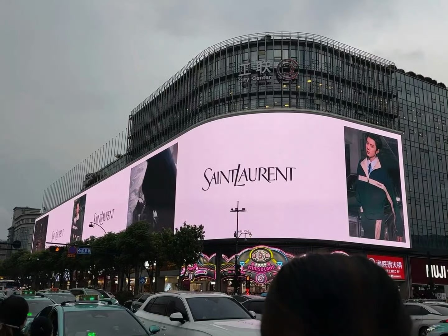YSL不语，只是一味地拿出每个城市最顶级的排面，给陈哲远的排面震耳欲聋！！！首轮